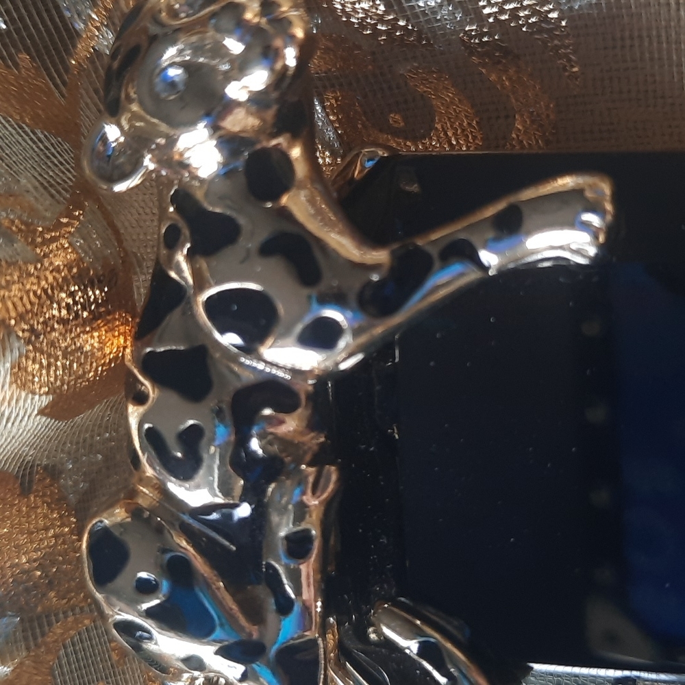 🐆 Leopard Pin ❤️ - Picture 2 of 5